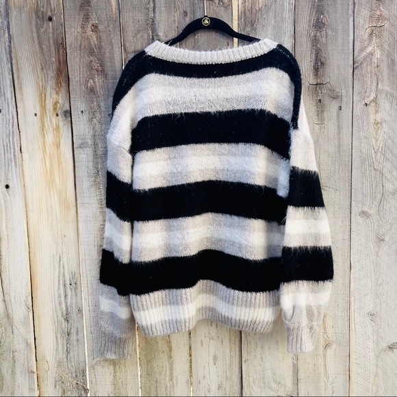 Easel Los Angeles Striped Bohemian Casual Sweater Size Large - Picture 3 of 16